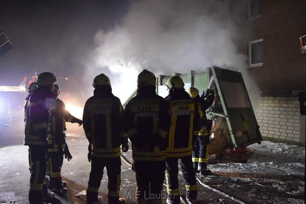 Feuer Papp Presscontainer Koeln Hoehenberg Bochumerstr P219.JPG - Miklos Laubert